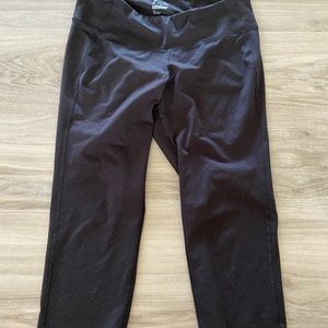 Black athletic cropped leggings with diamond pattern